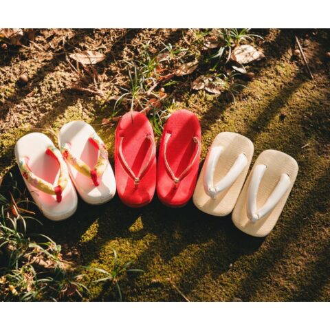 子どもたちの草履の写真