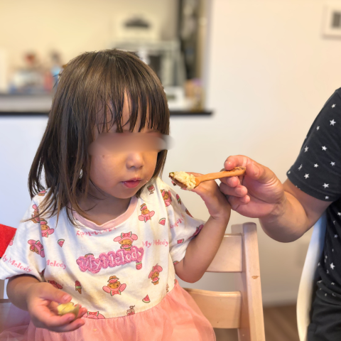 キーマカレーを食べる子どもの反応